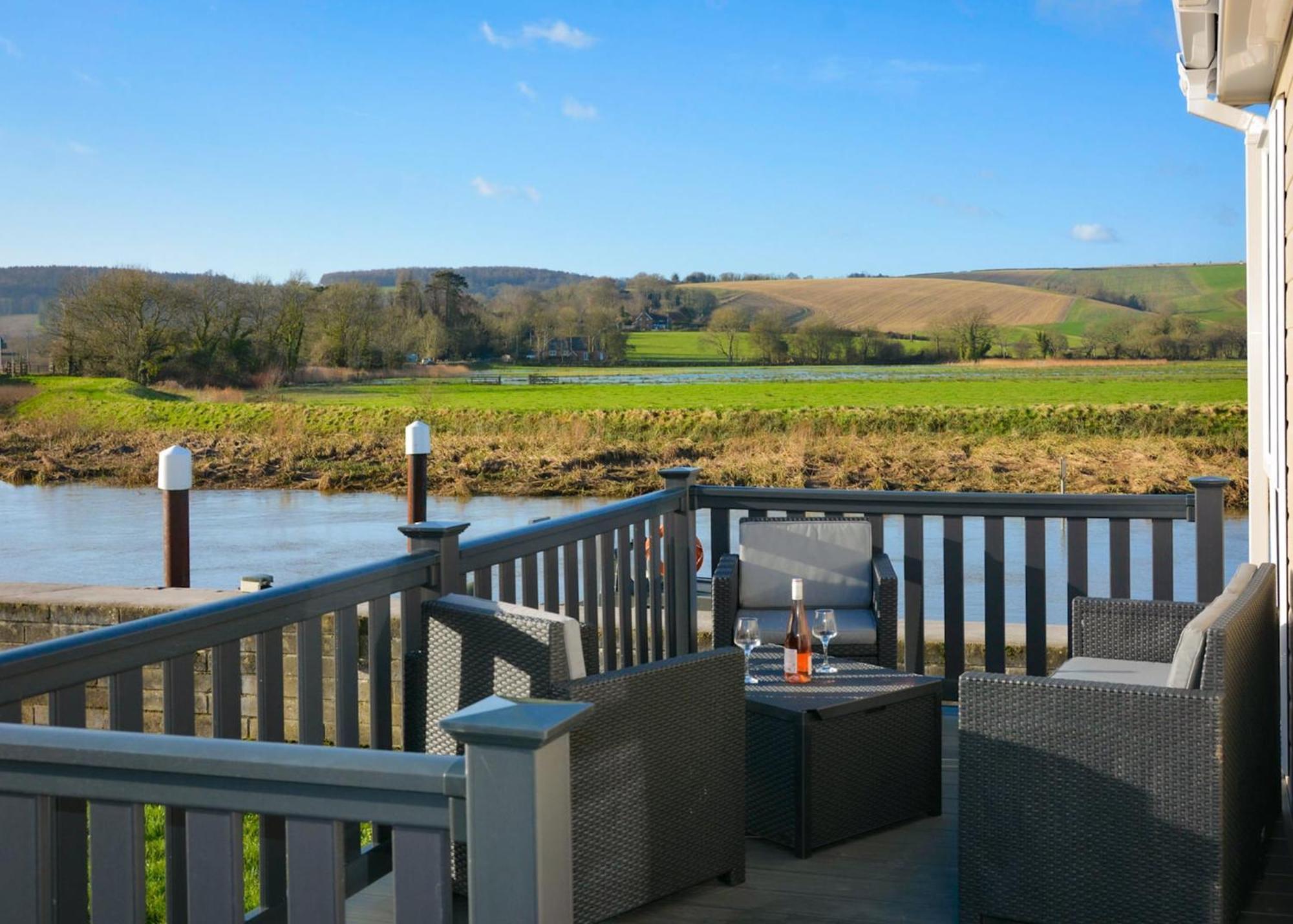Riverside Holiday Park Amberley  Exterior photo